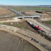 Autostrada Moldovei A7 Focșani – Bacău. Pe lotul 2, în zona Adjud, UMB montează panouri fonoabsorbante, parapet median și sistem de iluminat.